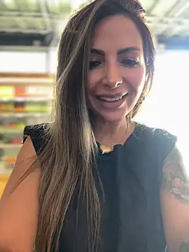 Snapshot of _Abril-Office1 chatting on February 10, 2026, 3:11 pm Abril-Office1 online show from February 10, 2026, 3:11 pm