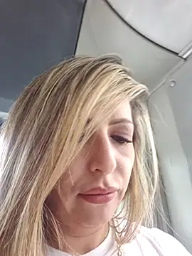 Snapshot of _Abril-Office1 chatting on March 20, 2025, 3:47 pm Abril-Office1 online show from March 20, 2025, 3:47 pm