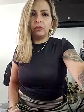 Snapshot of _Abril-Office1 chatting on March 10, 2025, 7:50 pm Abril-Office1 online show from March 10, 2025, 7:50 pm