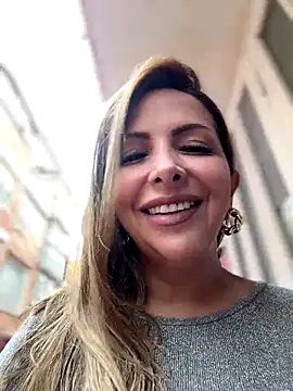 Snapshot of _Abril-Office1 chatting on September 30, 2025, 3:07 pm Abril-Office1 online show from September 30, 2025, 3:07 pm