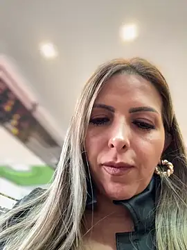 Snapshot of _Abril-Office1 chatting on February 24, 2026, 2:40 pm Abril-Office1 online show from February 24, 2026, 2:40 pm