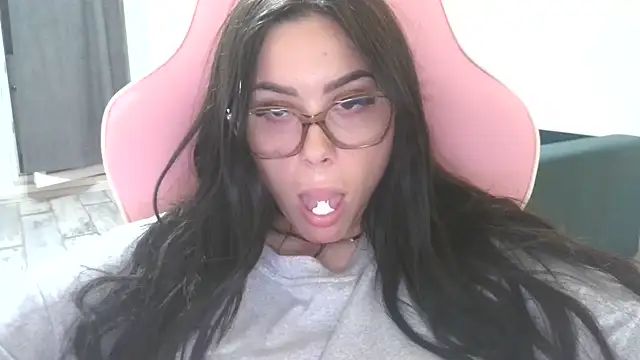 Snapshot of LovelyJulliette chatting on June 15, 2026, 11:04 pm LovelyJulliette online show from June 15, 2026, 11:04 pm