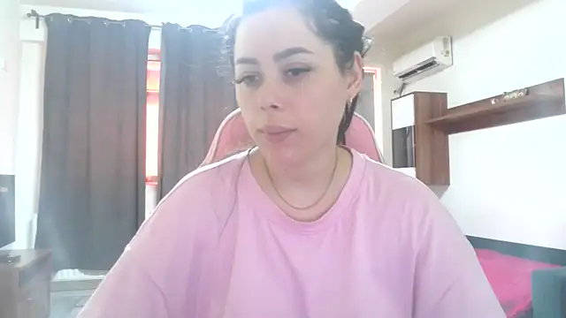 Snapshot of LovelyJulliette chatting on June 17, 2026, 12:48 pm LovelyJulliette online show from June 17, 2026, 12:48 pm