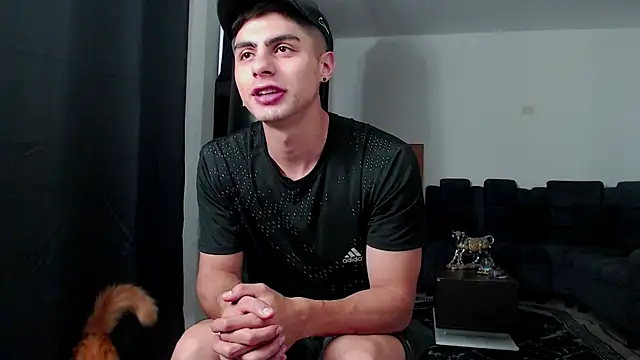 Stiven CL online show from November 4, 2025, 10:46 pm