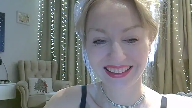 Snapshot of ZarinaSwift chatting on January 12, 2026, 4:41 am ZarinaSwift online show from January 12, 2026, 4:41 am