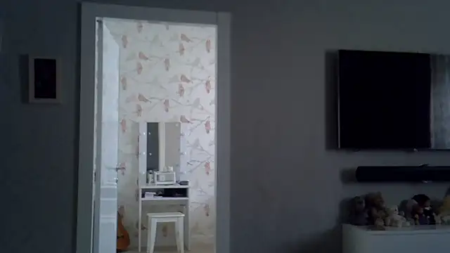 ZarinaSwift online show from July 4, 2026, 3:02 am