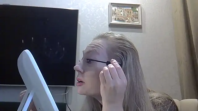 Snapshot of ZarinaSwift chatting on October 24, 2025, 9:52 am ZarinaSwift online show from October 24, 2025, 9:52 am