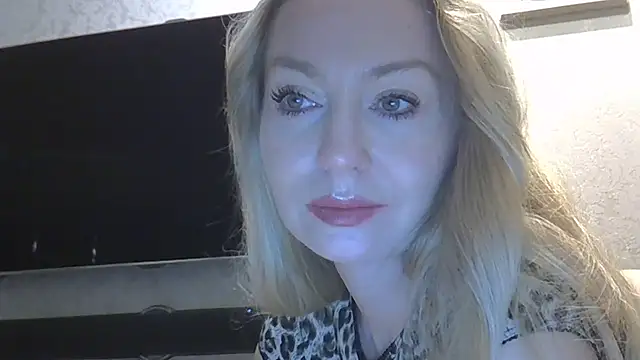 Snapshot of ZarinaSwift chatting on November 29, 2025, 10:37 am ZarinaSwift online show from November 29, 2025, 10:37 am