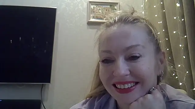 Snapshot of ZarinaSwift chatting on February 15, 2026, 7:51 am ZarinaSwift online show from February 15, 2026, 7:51 am