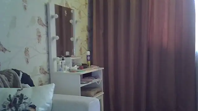 Snapshot of ZarinaSwift chatting on November 27, 2025, 4:35 am ZarinaSwift online show from November 27, 2025, 4:35 am