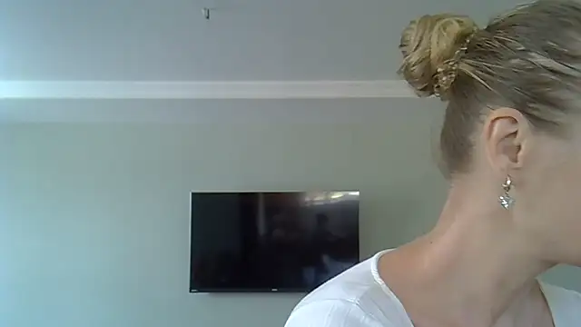 ZarinaSwift online show from July 11, 2026, 5:19 am