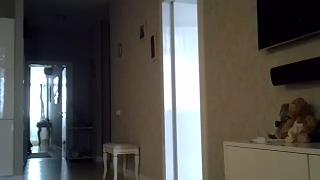 ZarinaSwift online show from May 16, 2026, 6:23 am