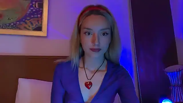 Snapshot of SirenaBelle chatting on November 19, 2025, 10:21 pm SirenaBelle online show from November 19, 2025, 10:21 pm