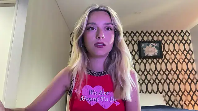 Snapshot of SirenaBelle chatting on March 16, 2025, 9:38 am SirenaBelle online show from March 16, 2025, 9:38 am