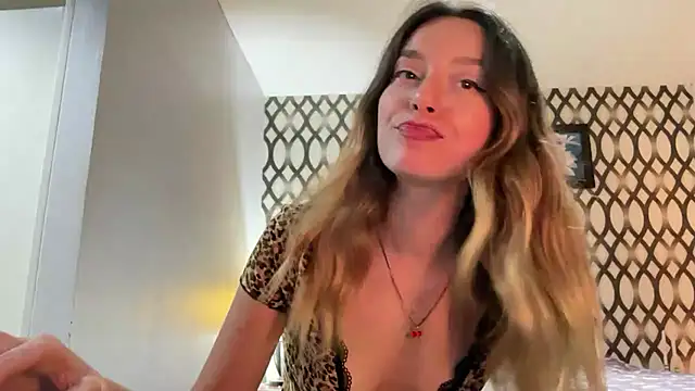 Snapshot of SirenaBelle chatting on February 25, 2025, 12:27 pm SirenaBelle online show from February 25, 2025, 12:27 pm