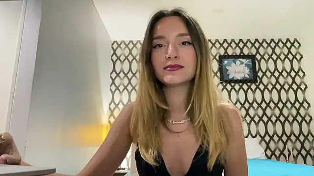 Snapshot of SirenaBelle chatting on February 16, 2025, 10:43 am SirenaBelle online show from February 16, 2025, 10:43 am