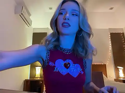 Snapshot of SirenaBelle chatting on September 23, 2025, 11:56 pm SirenaBelle online show from September 23, 2025, 11:56 pm