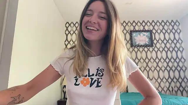 Snapshot of SirenaBelle chatting on February 15, 2025, 5:19 am SirenaBelle online show from February 15, 2025, 5:19 am