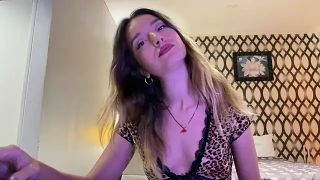 Snapshot of SirenaBelle chatting on February 25, 2025, 9:20 am SirenaBelle online show from February 25, 2025, 9:20 am