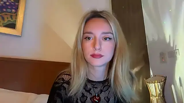 Snapshot of SirenaBelle chatting on November 23, 2025, 12:53 am SirenaBelle online show from November 23, 2025, 12:53 am