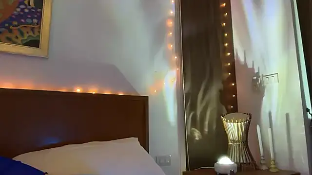 Snapshot of SirenaBelle chatting on November 7, 2025, 11:52 pm SirenaBelle online show from November 7, 2025, 11:52 pm