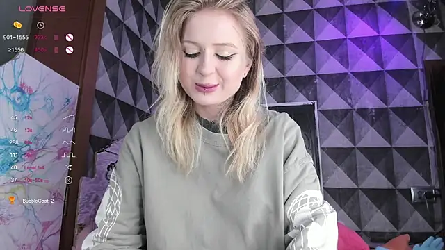 little grinch666 online show from April 11, 2026, 7:28 pm