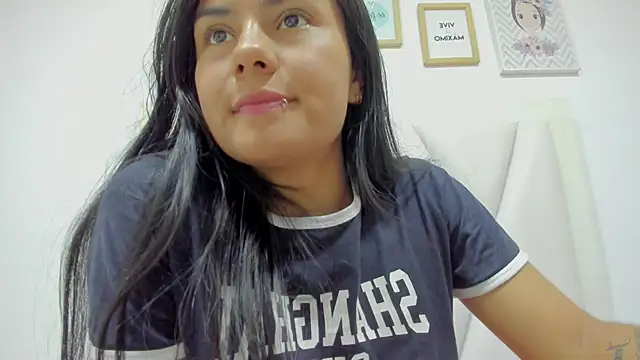 atilanadiaz7 online show from February 26, 2026, 7:14 pm