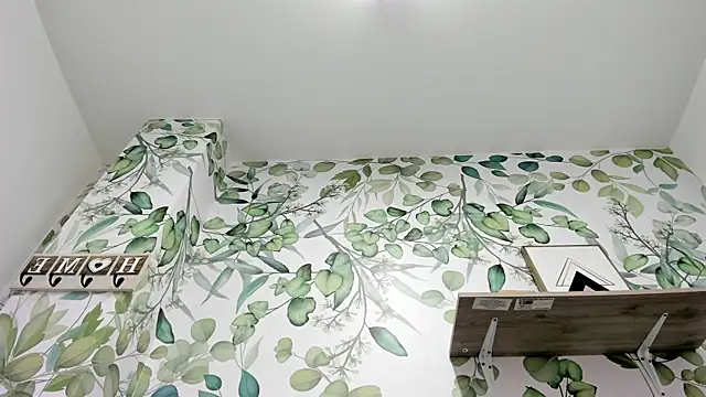 atilanadiaz7 online show from October 23, 2025, 5:11 pm