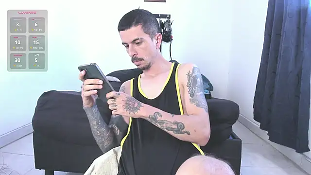 Snapshot of Aaron_BigDickxxx chatting on May 24, 2026, 3:45 pm Aaron BigDickxxx online show from May 24, 2026, 3:45 pm