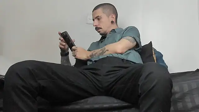 Aaron BigDickxxx online show from October 24, 2025, 9:03 pm