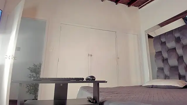 pamela-wells online show from February 27, 2025, 6:09 pm