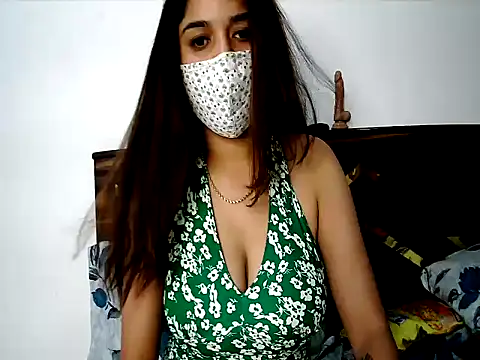 Gloie4u online show from June 3, 2026, 2:33 pm