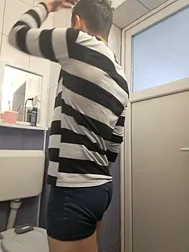 hornny1995 online show from January 7, 2026, 5:40 pm