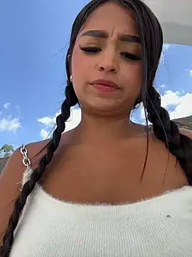 Juli Walker online show from December 5, 2024, 3:55 pm