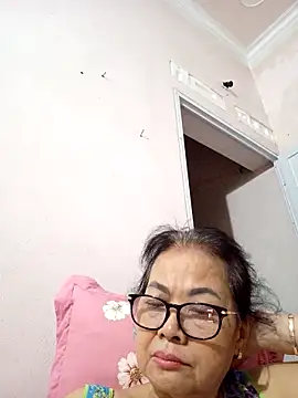 Hotestlove online show from April 7, 2026, 1:24 pm