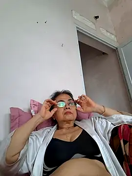 Hotestlove online show from April 1, 2026, 1:41 am