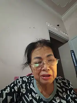 Hotestlove online show from June 2, 2026, 1:44 pm