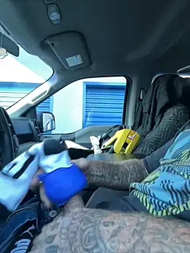 Crackkers online show from October 18, 2025, 2:52 pm