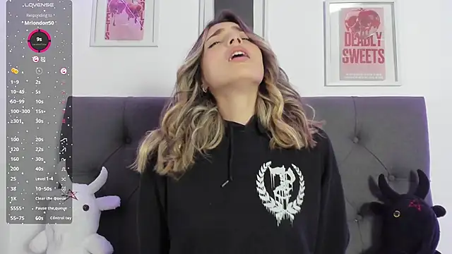 IsadoraGalle  online show from February 22, 2026, 9:49 pm