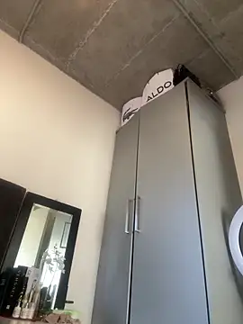 slimcateee online show from April 9, 2026, 6:19 am