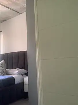 slimcateee online show from February 9, 2026, 10:57 am