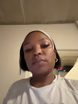 slimcateee online show from November 11, 2025, 8:25 pm