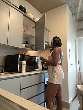 slimcateee online show from November 16, 2025, 12:21 pm