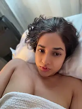 Snapshot of CuteeRose chatting on June 18, 2026, 4:23 pm CuteeRose online show from June 18, 2026, 4:23 pm