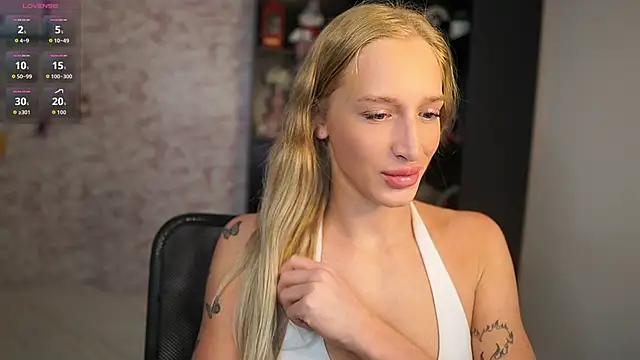 Nicolette  Shea  online show from January 15, 2026, 8:29 am