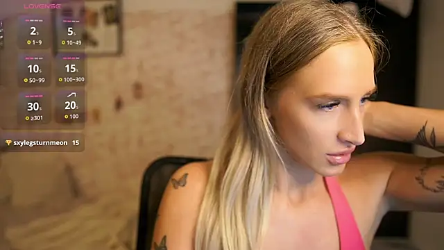 Snapshot of Nicolette__Shea_ chatting on October 1, 2025, 8:19 am Nicolette Shea online show from October 1, 2025, 8:19 am