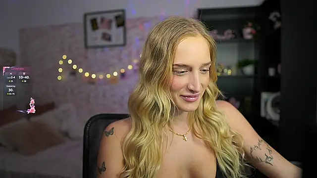 Snapshot of Nicolette__Shea_ chatting on February 19, 2025, 2:01 pm Nicolette Shea online show from February 19, 2025, 2:01 pm