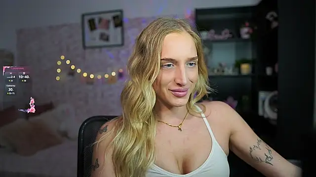 Snapshot of Nicolette__Shea_ chatting on February 18, 2025, 4:58 pm Nicolette Shea online show from February 18, 2025, 4:58 pm