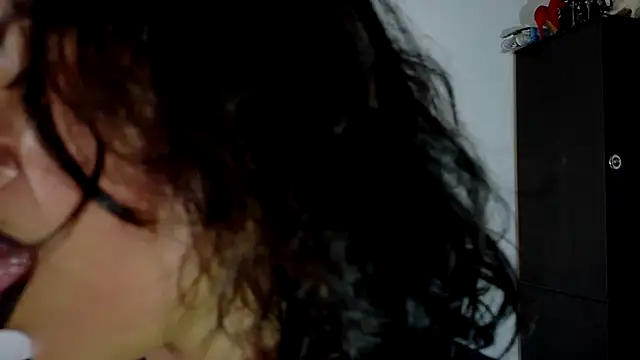 fantasty nylon online show from February 4, 2026, 9:32 pm