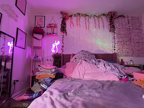 Snapshot of VixenCapri chatting on February 11, 2026, 10:09 pm VixenCapri online show from February 11, 2026, 10:09 pm